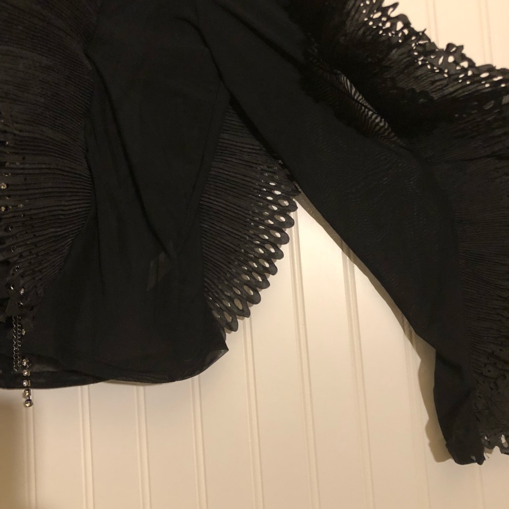 HOST PICK🎊Gorgeous Ruffle Blouse - Picture 6 of 8